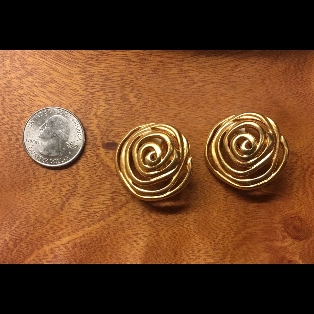 Vintage abstract 🌹 (gold color) clip on earrings